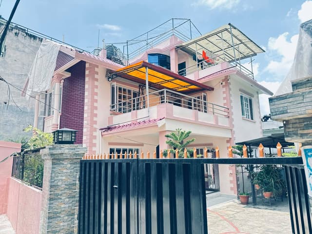 Fully Furnished 2.5 Story House For Rent